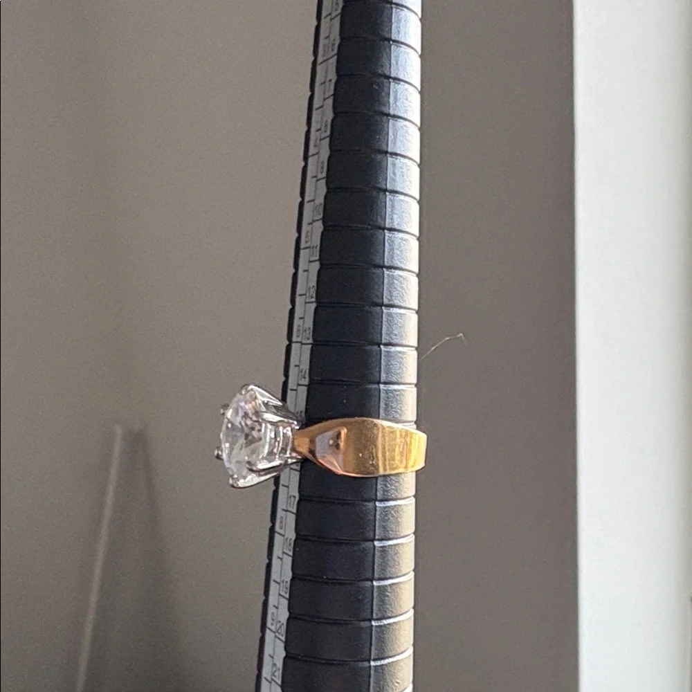 EUC Round Brilliant Cut Soltaire Diamond-Toned Thick Gold Band Ring - Picture 10 of 11